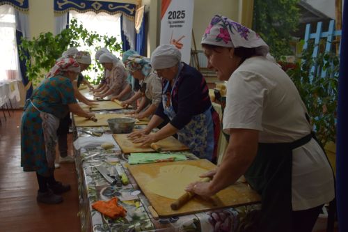 Жительницы Степного Озера отправили в зону СВО более 200 килограммов лапши