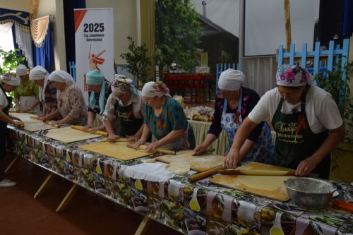 Жительницы Степного Озера отправили в зону СВО более 200 килограммов лапши