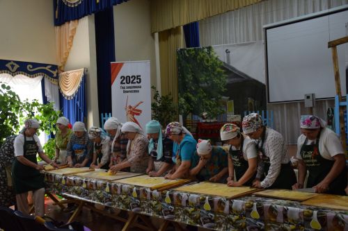 Жительницы Степного Озера отправили в зону СВО более 200 килограммов лапши