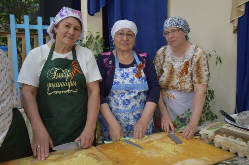 Жительницы Степного Озера отправили в зону СВО более 200 килограммов лапши