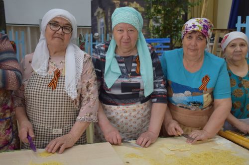 Жительницы Степного Озера отправили в зону СВО более 200 килограммов лапши