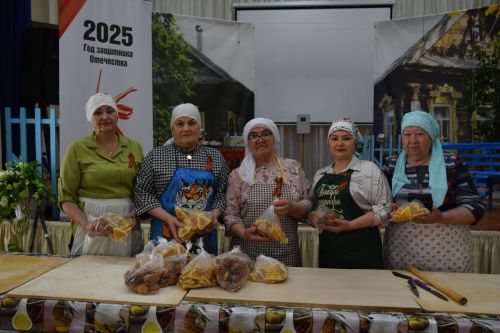 Жительницы Степного Озера отправили в зону СВО более 200 килограммов лапши