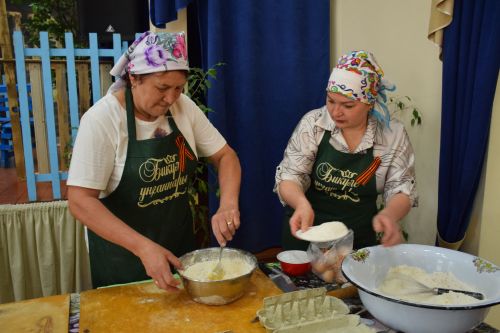 Жительницы Степного Озера отправили в зону СВО более 200 килограммов лапши