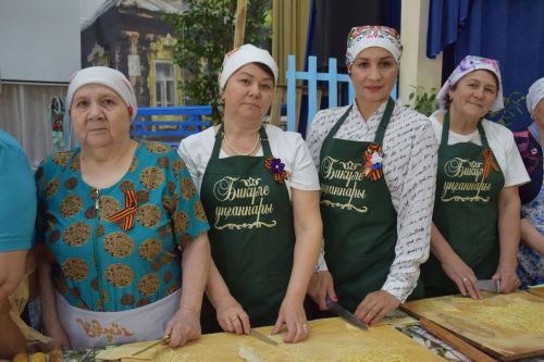 Жительницы Степного Озера отправили в зону СВО более 200 килограммов лапши
