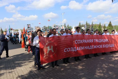 В Нурлате массовым шествием и праздничным концертом отметили 75-летие «Татнефти»