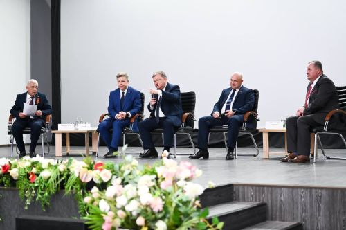 В Нурлате обсудили достижения и планы нефтяников на юбилейной конференции