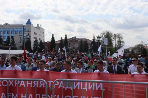 В Нурлате массовым шествием и праздничным концертом отметили 75-летие «Татнефти»