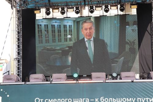 В Нурлате массовым шествием и праздничным концертом отметили 75-летие «Татнефти»