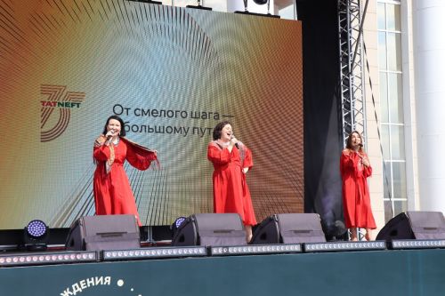 В Нурлате массовым шествием и праздничным концертом отметили 75-летие «Татнефти»