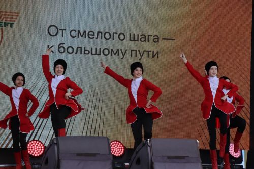 В Нурлате массовым шествием и праздничным концертом отметили 75-летие «Татнефти»