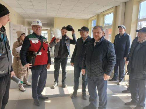 Глава Нурлатского района проверил ход работ в детском лагере «Заречный»