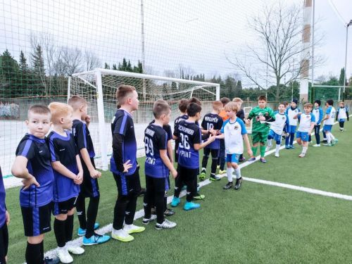 Юные футболисты «Факела» одержали убедительные победы в товарищеских матчах в Сочи