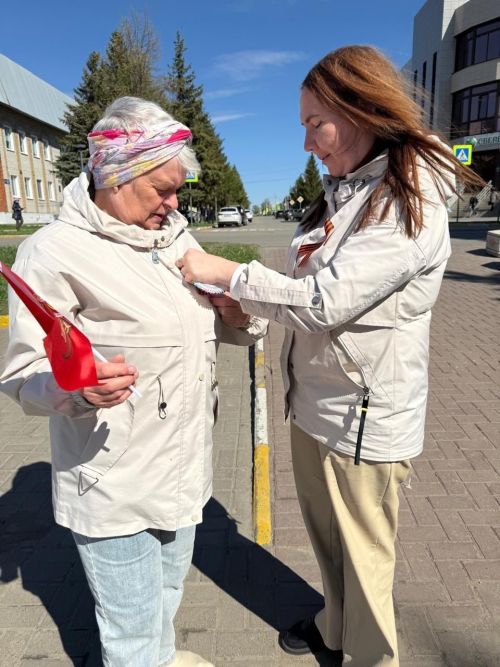 Сотрудники Центральной библиотеки Нурлата провели патриотическую акцию «Георгиевская ленточка»