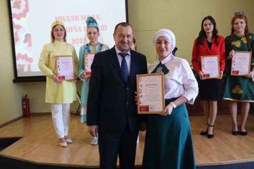 В Нурлате впервые состоялся фестиваль-конкурс «Национальная мода. Современный взгляд-2025»