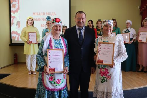 В Нурлате впервые состоялся фестиваль-конкурс «Национальная мода. Современный взгляд-2025»
