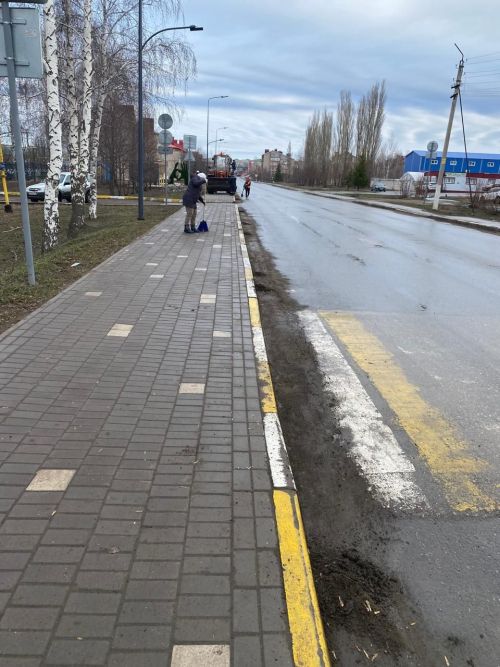 Сотрудники УК ЖКХ Нурлатского района провели субботник