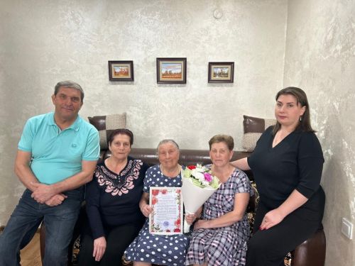Жительницу Нурлата Любовь Ноздрякову поздравили с почтенным юбилеем
