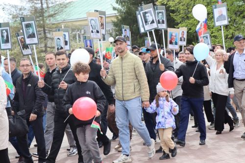 В Нурлате ярко отметили 1 Мая: шествие, конкурсы и мастер-классы (+ фоторепортаж)