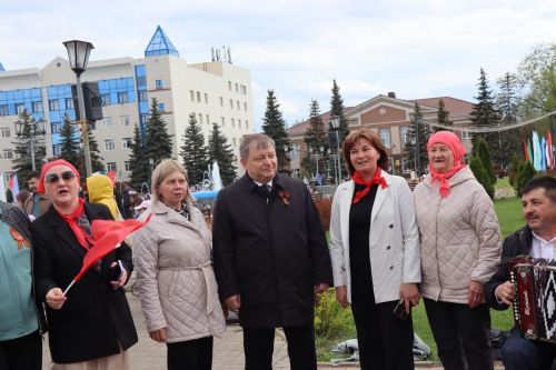 В Нурлате ярко отметили 1 Мая: шествие, конкурсы и мастер-классы (+ фоторепортаж)