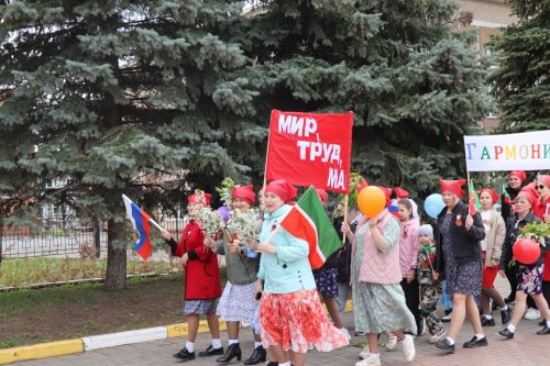 В Нурлате ярко отметили 1 Мая: шествие, конкурсы и мастер-классы (+ фоторепортаж)