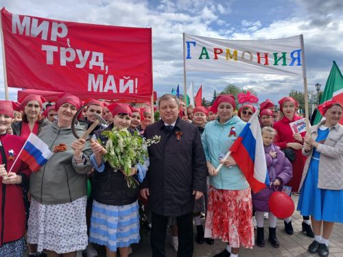 В Нурлате ярко отметили 1 Мая: шествие, конкурсы и мастер-классы (+ фоторепортаж)