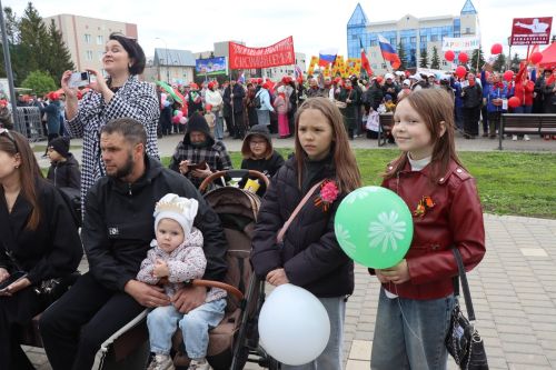 В Нурлате ярко отметили 1 Мая: шествие, конкурсы и мастер-классы (+ фоторепортаж)