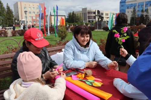 В Нурлате ярко отметили 1 Мая: шествие, конкурсы и мастер-классы (+ фоторепортаж)