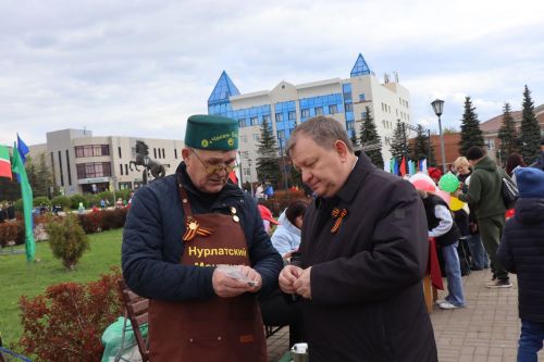 В Нурлате ярко отметили 1 Мая: шествие, конкурсы и мастер-классы (+ фоторепортаж)