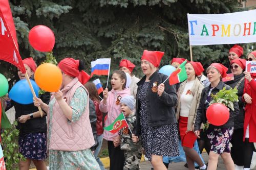 В Нурлате ярко отметили 1 Мая: шествие, конкурсы и мастер-классы (+ фоторепортаж)
