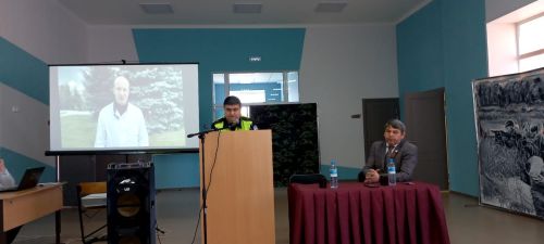 Профилактика ДТП: в школе Нурлата прошла встреча с инспектором ГИБДД