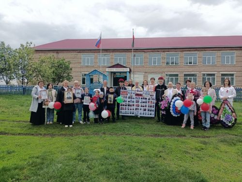 В деревне Вишневая Поляна прошло шествие «Бессмертного полка»
