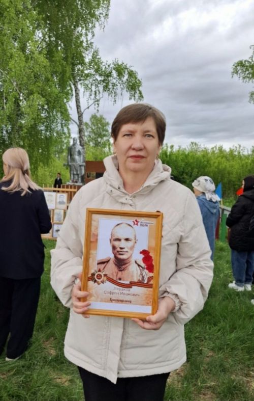 В деревне Вишневая Поляна прошло шествие «Бессмертного полка»