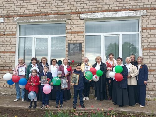 В деревне Вишневая Поляна прошло шествие «Бессмертного полка»