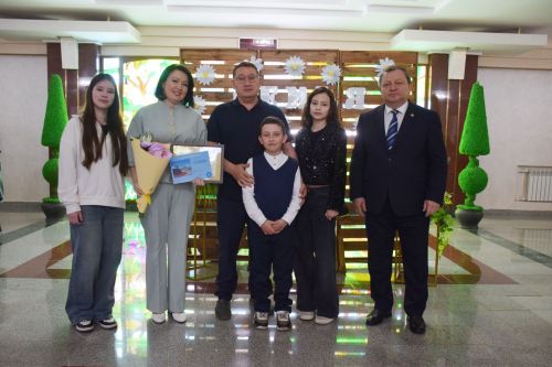 В Нурлате отпраздновали День семьи: чествование лучших семей и яркий праздник
