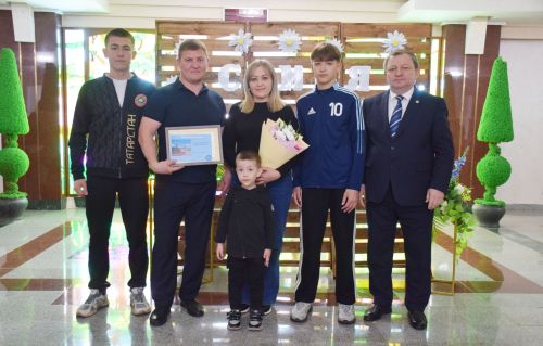 В Нурлате отпраздновали День семьи: чествование лучших семей и яркий праздник