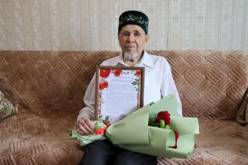 Секрет долголетия прост: ветеран труда из Нурлата Наиль Латфуллин отмечает 90-летний юбилей