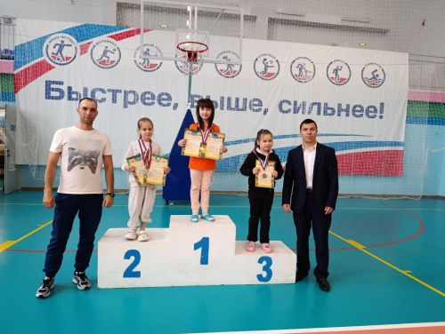 В «Тулпаре» прошли детские соревнования по плаванию