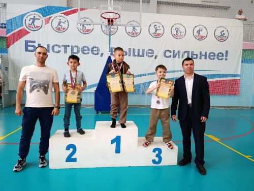 В «Тулпаре» прошли детские соревнования по плаванию