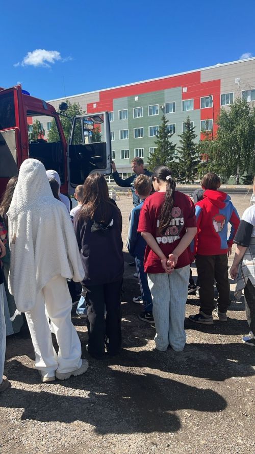 Пятиклассники школы №2 побывали в гостях у пожарных