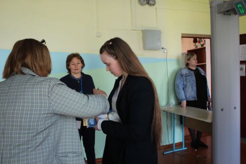 В Нурлате стартовала основная волна ЕГЭ: выпускники приступили к сдаче химии, истории и литературы