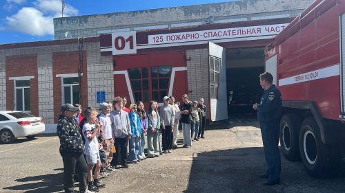 Пятиклассники школы №2 побывали в гостях у пожарных