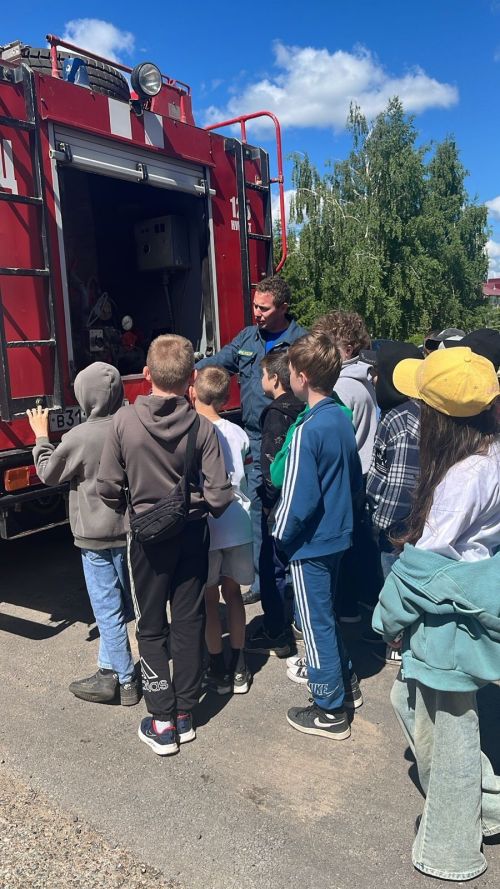 Пятиклассники школы №2 побывали в гостях у пожарных