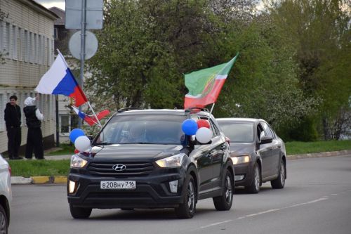 Нурлатцы провели автопробег в честь 80-летия Победы