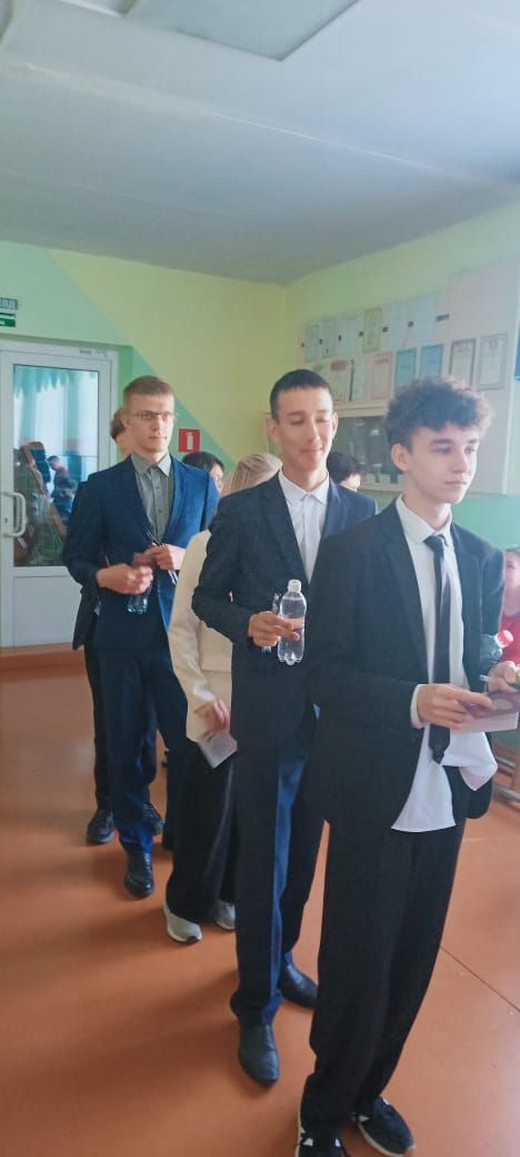 225 нурлатских выпускников сдают ЕГЭ по русскому языку