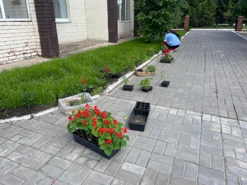 Сотрудники и проживающие Нурлатского дома-интерната провели субботник