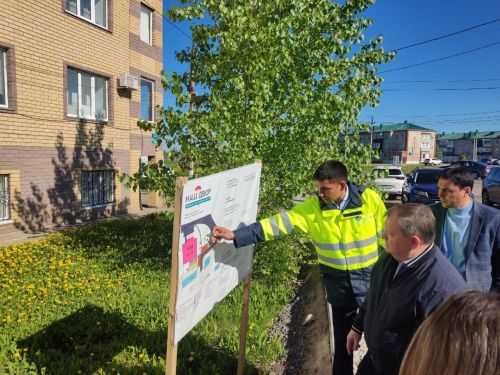 Дамир Ишкинеев проверил ход работ по благоустройству и капремонту в Нурлате
