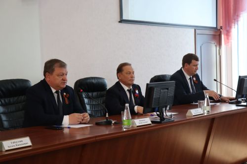 В Нурлате Айдар Метшин принял участие в акции «Красная гвоздика»