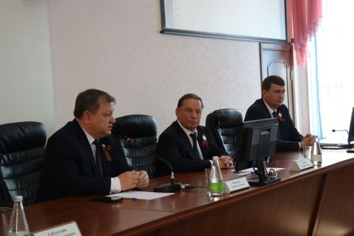 В Нурлате Айдар Метшин принял участие в акции «Красная гвоздика»