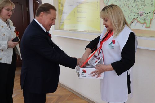 В Нурлате Айдар Метшин принял участие в акции «Красная гвоздика»