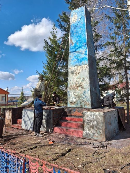 В Нурлатском районе подготовили памятники к 80-летию Победы